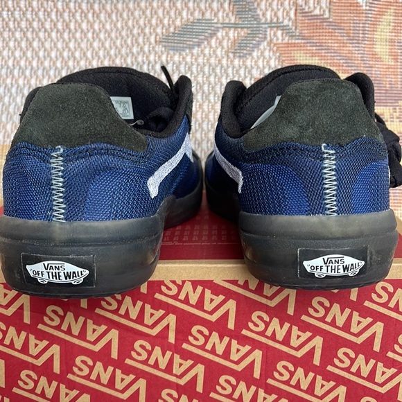 Vans WMNS Evdnt Ultimatewaf
(Deuce) Black/True Blue
VN0ASDY78B2
Sneakers - Picture 16 of 16